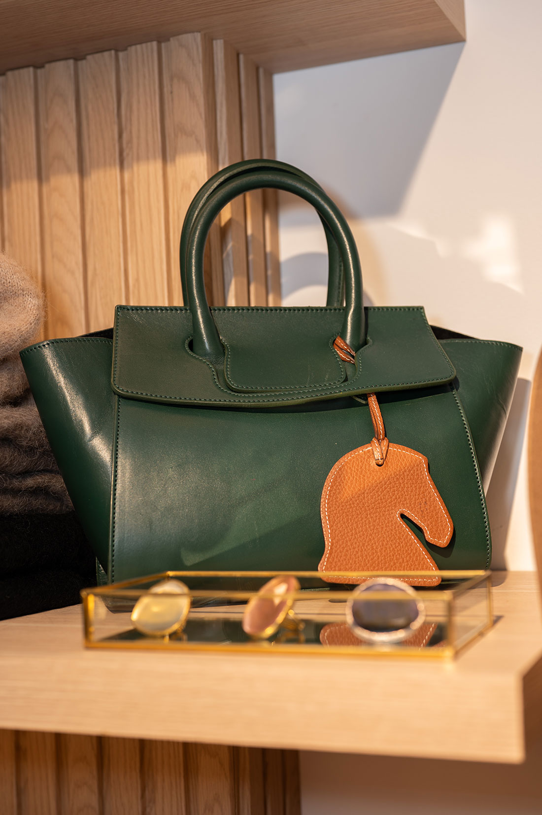THE ACCESORIOS COLLECTION